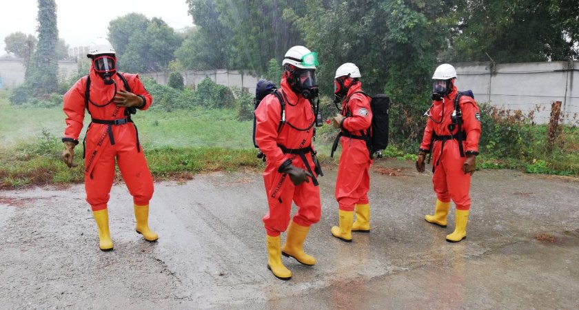 В Пензе спасатели прошли учения по ликвидации утечки хлора на Горводоканале