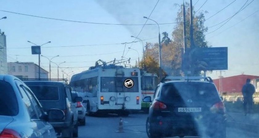 Из-за обрывала троллейбусных линий в Пензе образовалась пробка 
