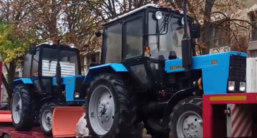 Из Пензы в Пологовский район отправили новые трактора