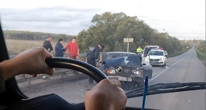 В Пензенской области к месту аварии прибыли сотрудники ДПС