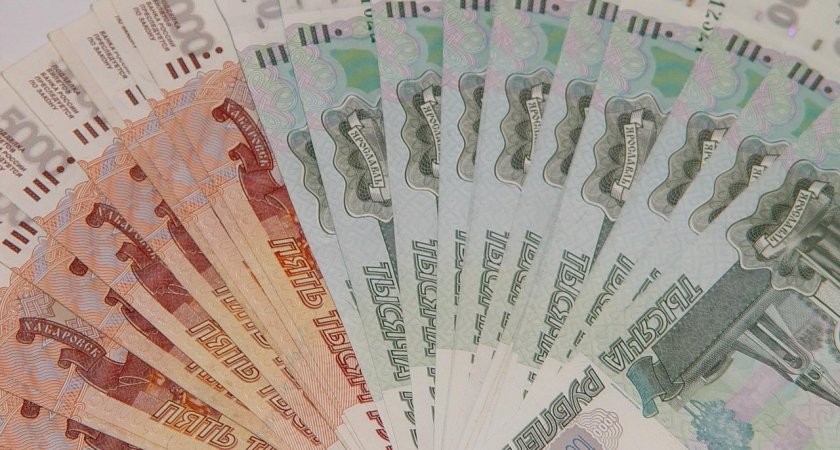 Россиянам решили срочно дать по 10000 рублей на детей. Названа дата прихода денег на карту