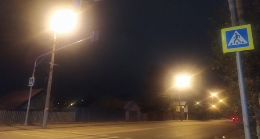 Сотрудники ЖКХ ночью проверили освещение на дорогах и во дворах