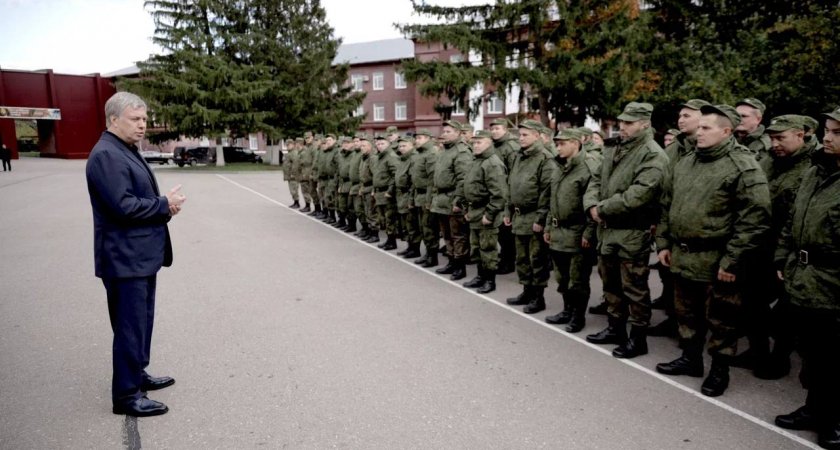 Губернатор Ульяновской области посетил мобилизованных в Пензе
