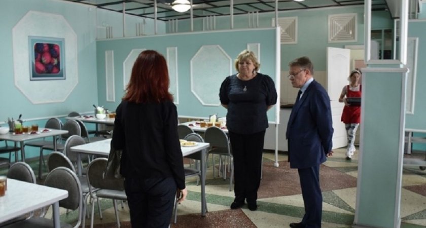 Мэр Пензы посетил столовую в гимназии №13 после многочисленных жалоб от родителей учеников