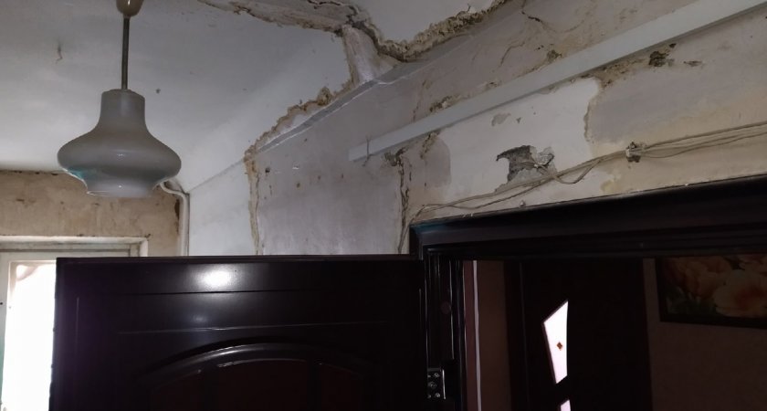 Пензенцы сообщили о серьезной протечке в крыше жилого дома