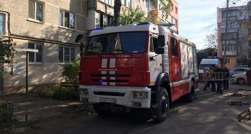 В Пензе из пожара спасли два человека, еще десять - эвакуировали