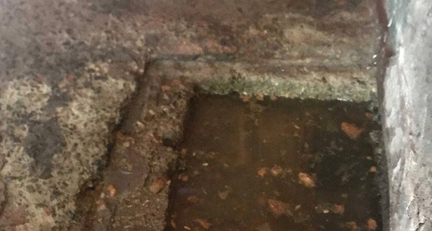 В Пензе дом на улице Депутатской затопило калом