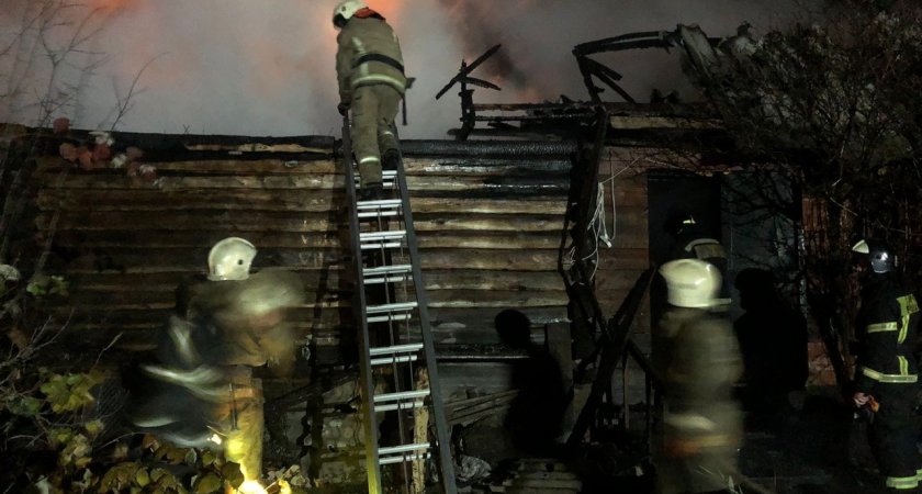 В Пензе пожар на улице Ферганской тушили 17 огнеборцев