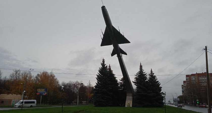 Пензенцы высказались об ужасном состоянии монумента «Самолет» на проспекте Победы