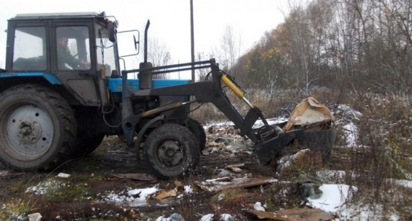 В Пензе убрали мусор вдоль дороги к Восточному кладбищу