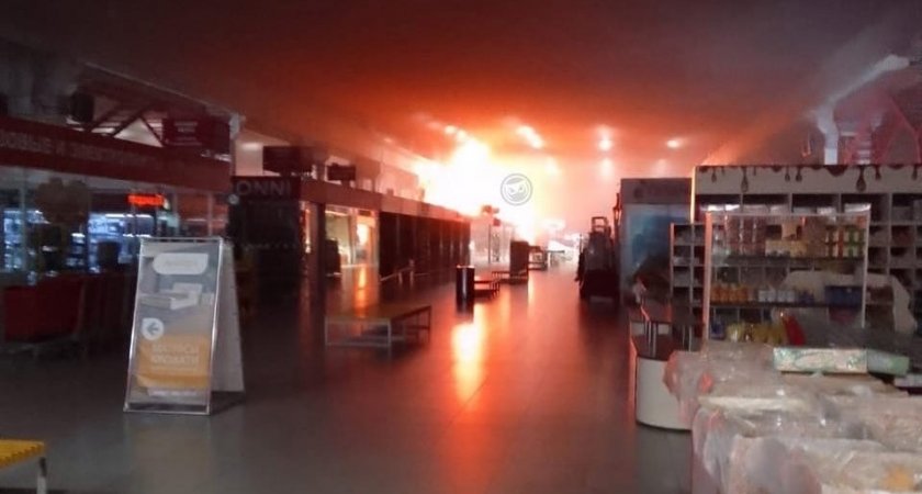 Прокуратура начала проверку по факту возгорания ТЦ «Красные холмы» на ул. Суворова в Пензе