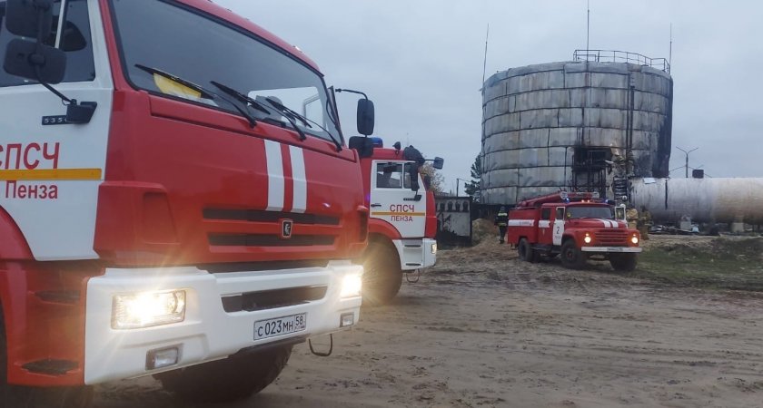 В Пензе возле здания на улице Калинина загорелось информационное табло