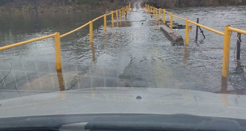 В селе Грабово Бессоновского района затопило мост - соцсети