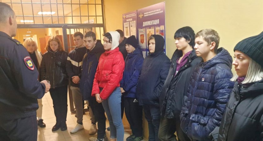 Школьникам из Пензы показали свободные камеры в спецприемнике