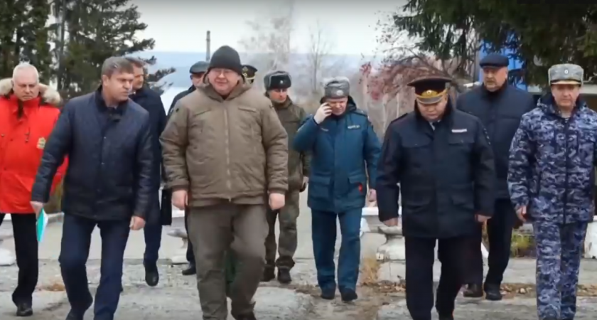 Мельниченко осмотрел технику, которую используют экстренные службы 