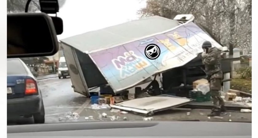 В Пензе на улице Лермонтова развалился автомобиль 