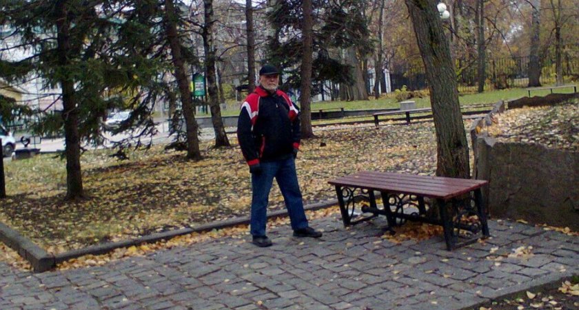 Пензенец потребовал у Мельниченко вернуть в сквер садовый диван