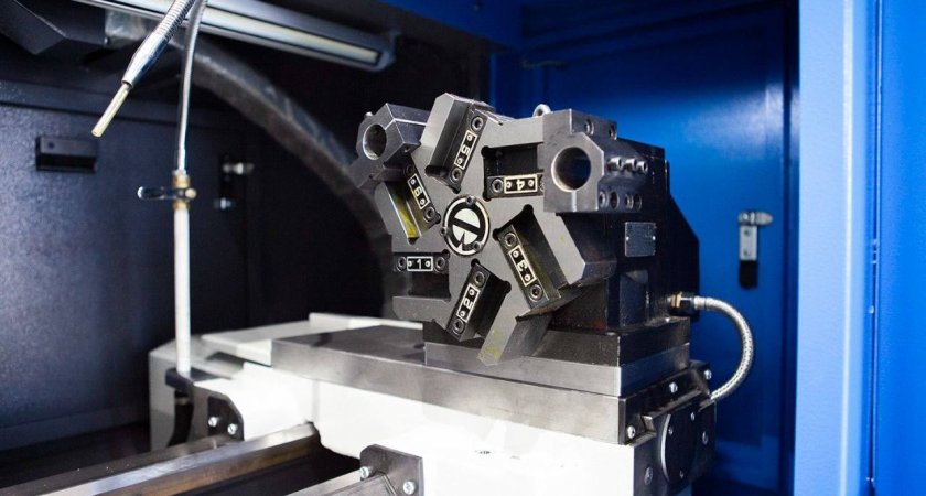 В Пензе «СтанкоМашСтрой» выпустила первый токарный станок с отечественной системой ЧПУ