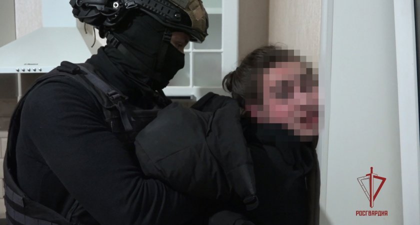 Росгвардия опубликовала видео задержания пензенца, который угрожал взорвать дом
