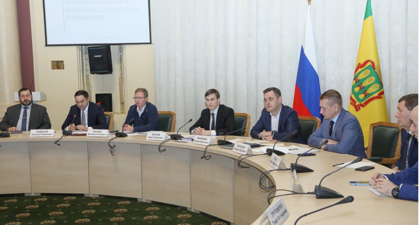 В правительстве Пензы прошел Совет по межнациональным и межконфессиональным отношениям