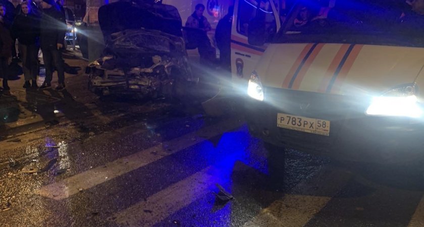 Появились фото с  места серьезного ДТП с пострадавшими на Калинина