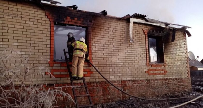В селе Малая Сердоба во время пожара погибли двое взрослых, двое детей пострадали 