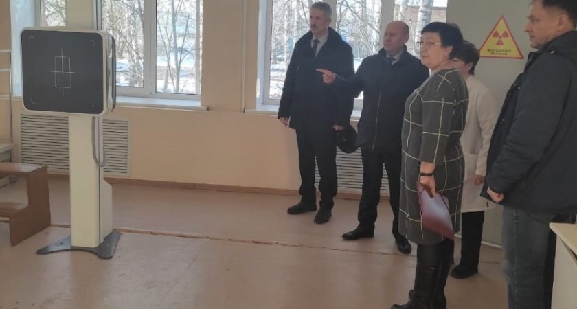 Пензенские чиновники проверили ход ремонтных работ в Вадинской участковой больнице