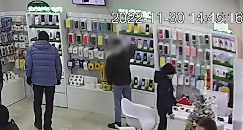 Пензенец украл из магазина электроники телефон за 57 тысяч рублей 