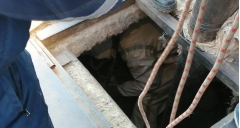 В Пензе спасатели достали тело мужчины, провалившегося в колодец