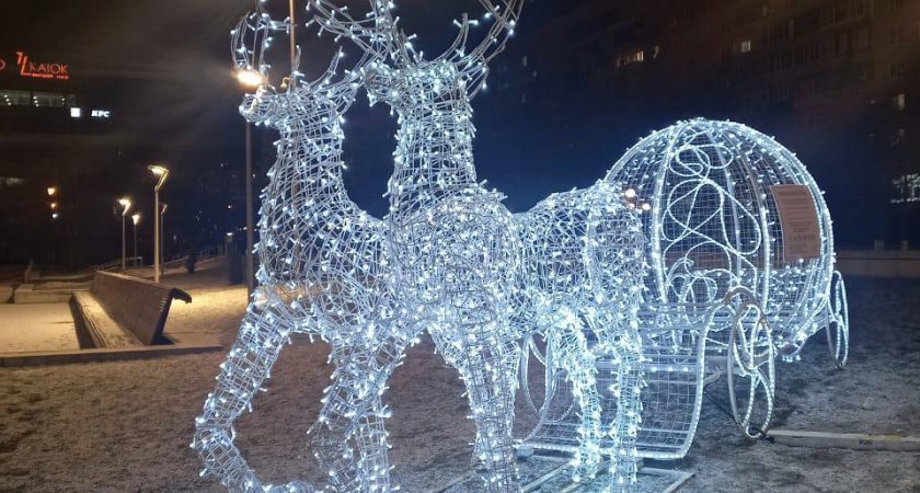 Фонтанную площадь украсила новая новогодняя конструкция