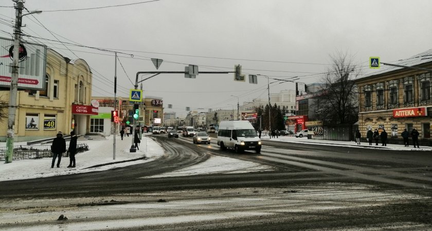 Неблагоприятная погода: водителей Пензы предупредили о снеге и наледи на дорогах