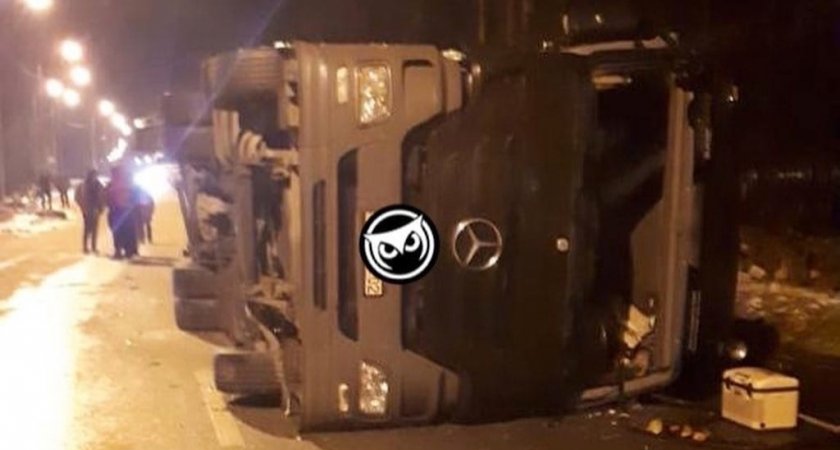 На трассе М5 в Городищенском районе из-за перевернутой фуры ограничили движение