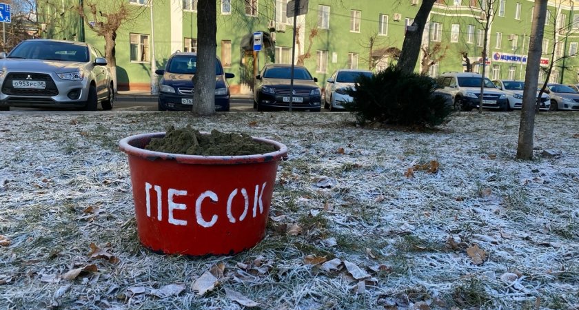 В Пензенской области школьные маршруты обрабатывают противогололедными средствами 