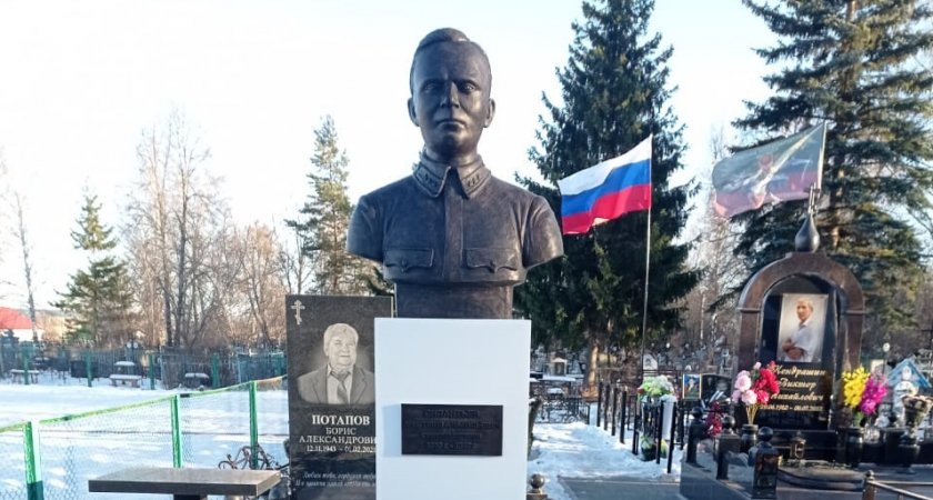 В Кузнецке установили бюст герою войны Анатолию Силантьеву