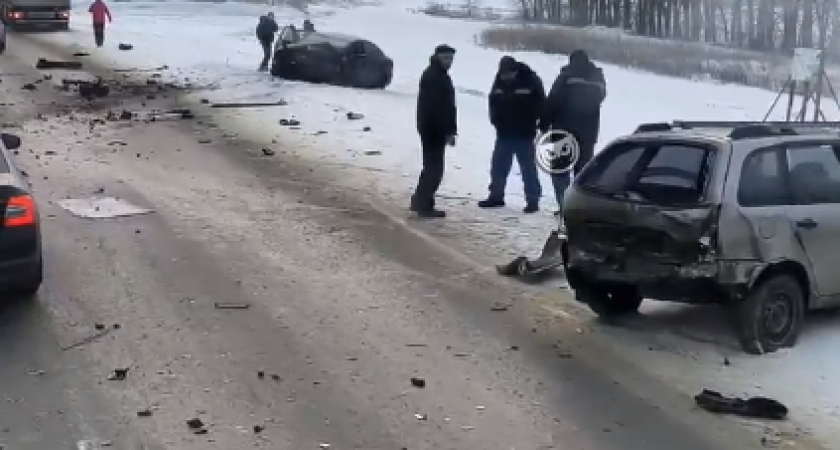 На трассе М5 около села Вирги жестко столкнулись две легковушки