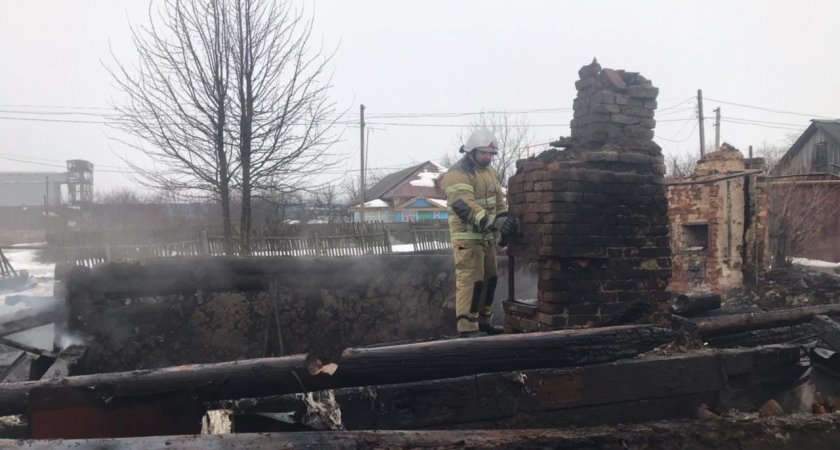 В Пензенской области на пепелище нашли труп женщины и молодого парня