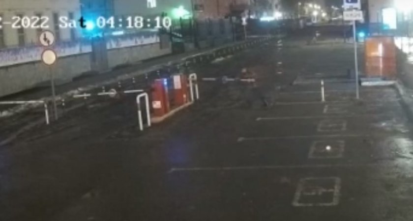 В Пензе на камеру попал вандал, который ломает шлагбаумы