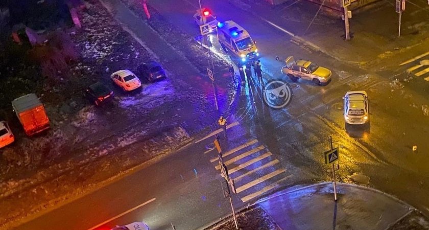 Ночью в Пензе столкнулись две легковушки 