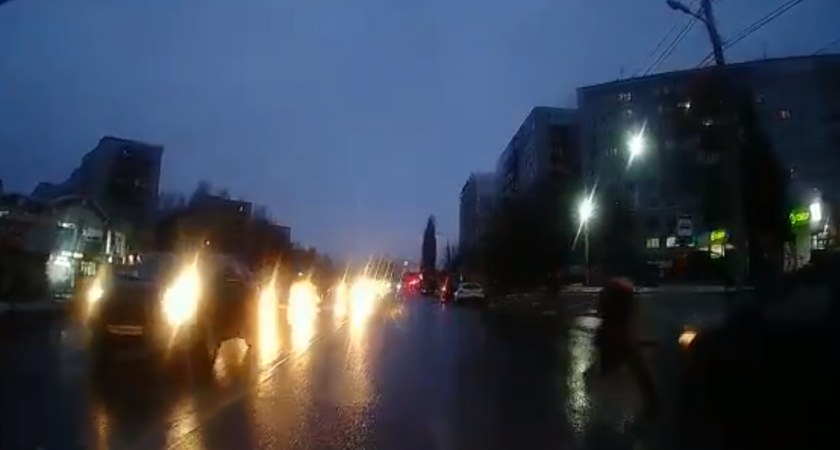 Момент наезда на ребенка на улице Кижеватова в Пензе попал на видео