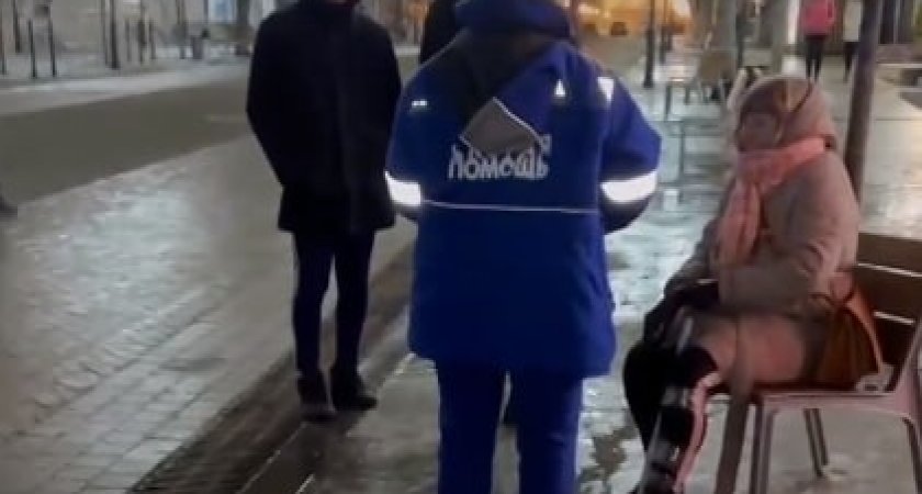 В центре Пензы убрали наледь после падения женщины