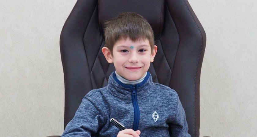 Алексей Качан исполнил мечту первоклассника из Пензы, сняв шарик с «Ёлки желаний» 