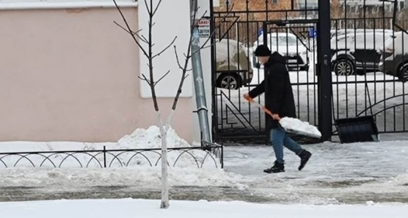 В Пензе устраняют последствия снегопада