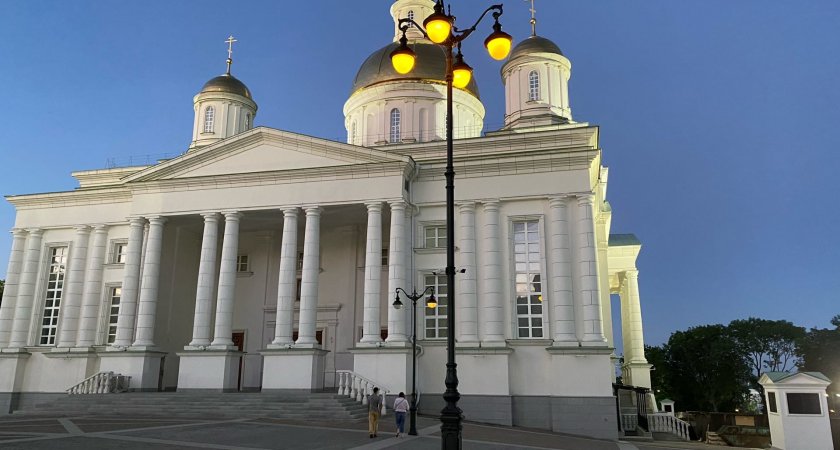 Пензенца возмутило отсутствие елки и гирлянд на Соборной площади