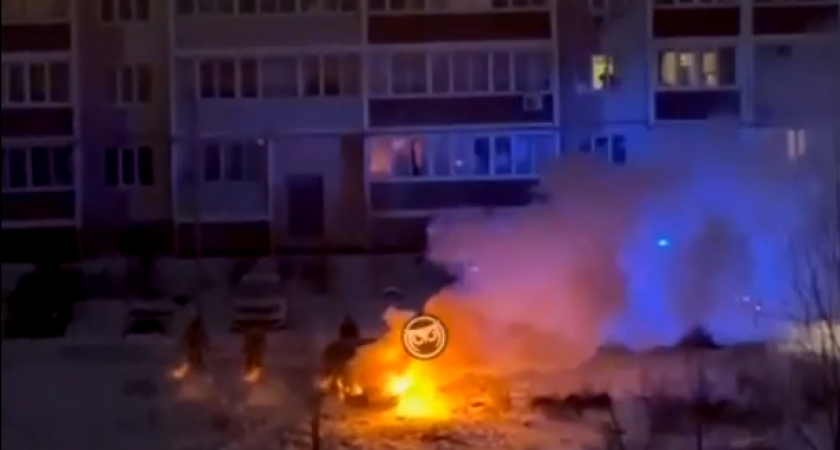 Рано утром в Пензе загорелась иномарка 