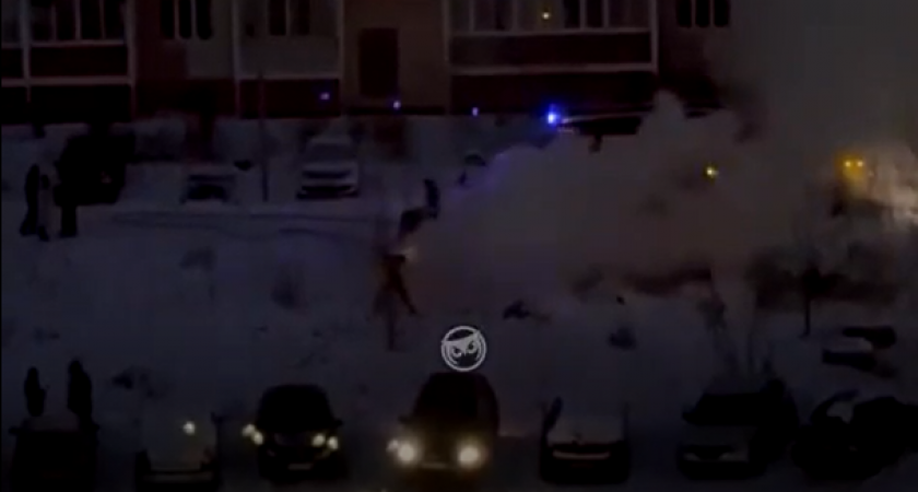 Загоревшийся Volkswagen Polo на Ладожской тушили шесть огнеборцев 