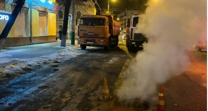 В Пензе устраняют повреждения трубопровода на улице Московской