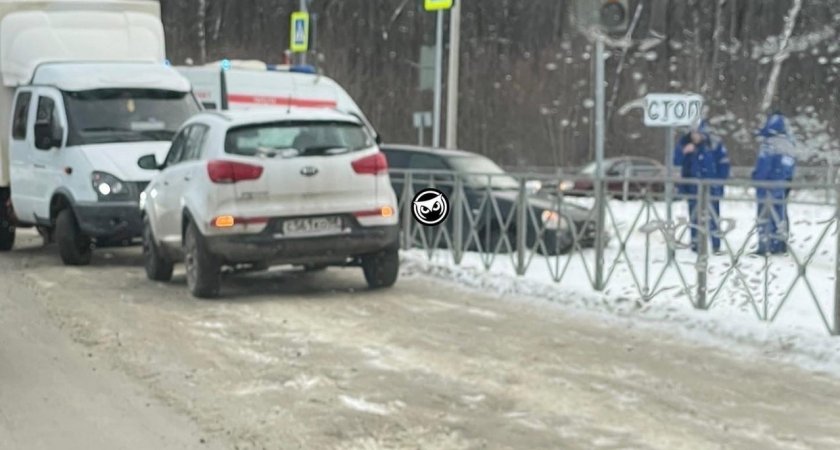 К месту аварии на Окружной в Пензе приехала "скорая"