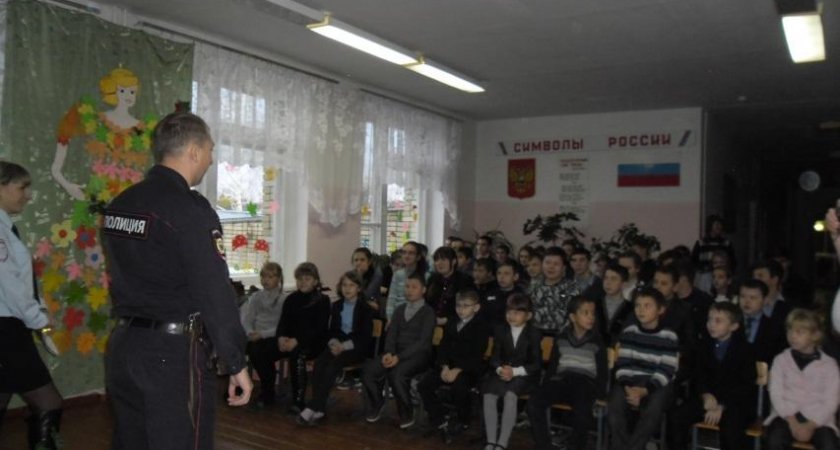 Детям приходится учиться в куртках и зимних сапогах в школе Кузнецкого района