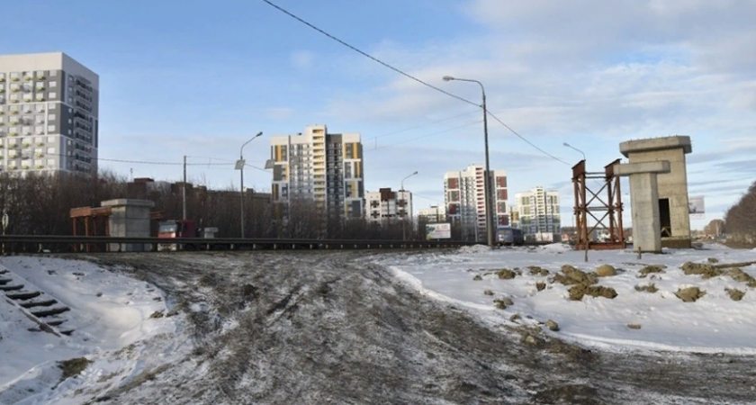 В Пензе в дальнем Арбеково завершили сооружение опор надземного пешеходного перехода