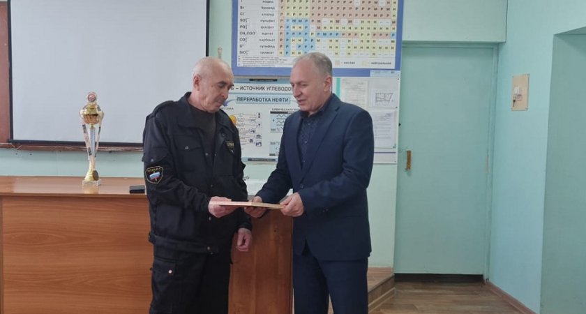 Охраннику в Кузнецке Пензенской области вручили благодарственное письмо за защиту учителей